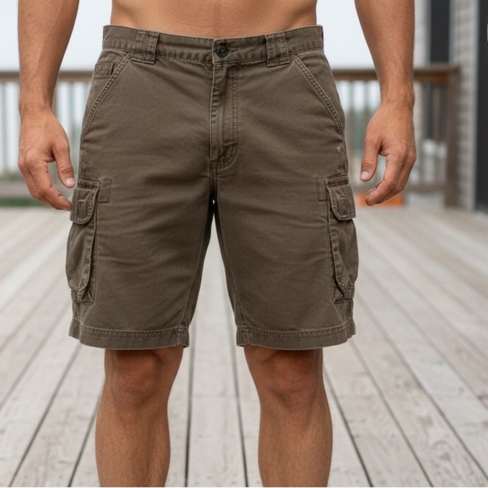 Eddie Bauer Men’s Cargo Shorts. Size 32